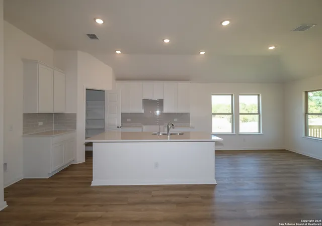 3rd image of 137 Cheyenne Dr, Floresville, TX 78114 | MLS# 1860117