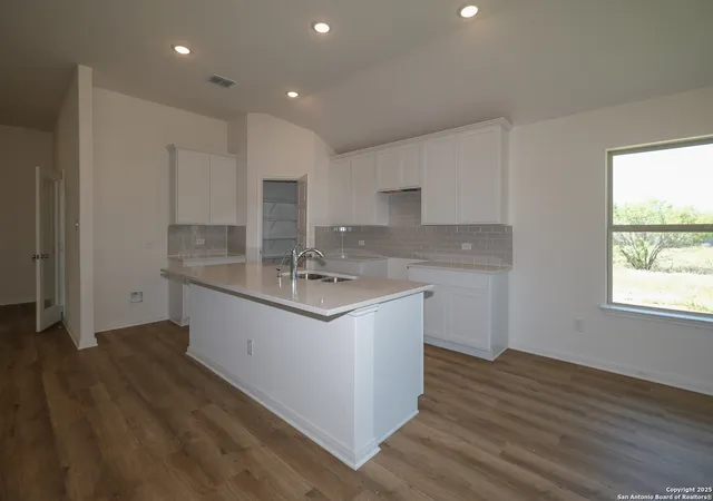 4th image of 137 Cheyenne Dr, Floresville, TX 78114 | MLS# 1860117