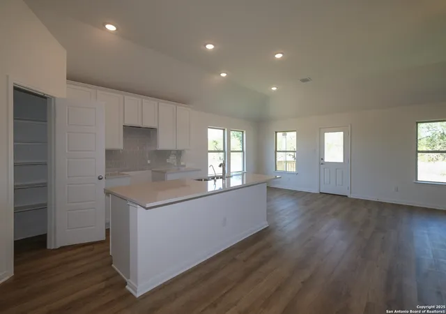 5th image of 137 Cheyenne Dr, Floresville, TX 78114 | MLS# 1860117