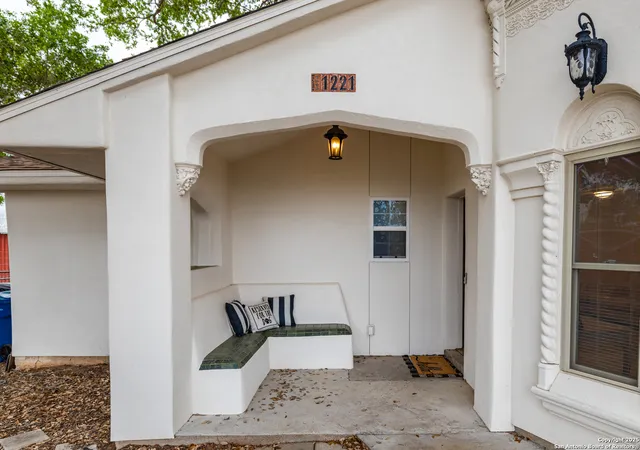 Photo 3 of Single family home for sale at 1221 Encino, Pleasanton, TX 78064 | MLS# 1860238 | Listing updated on 2026-03-03