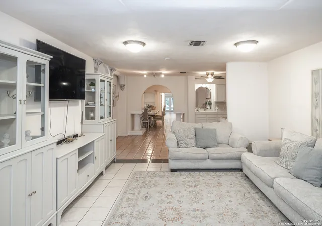 Photo 4 of Single family home for sale at 1221 Encino, Pleasanton, TX 78064 | MLS# 1860238 | Listing updated on 2026-03-03