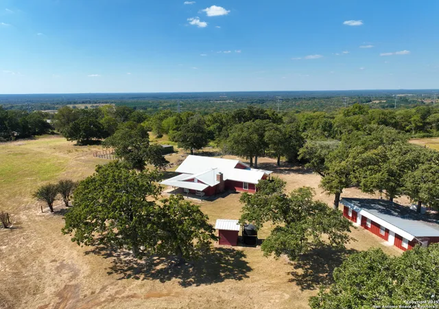 Photo 2 of Single family home for sale at 13712 Cr 469, Lampasas, TX 77871 | MLS# 1860270 | Listing updated on 2025-10-24