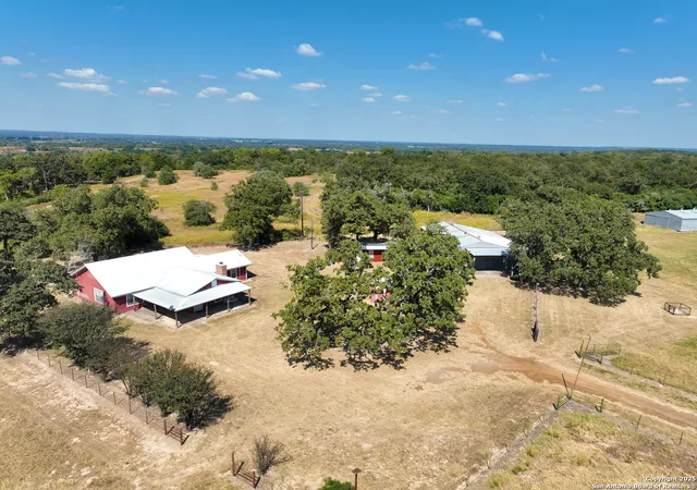 Photo 2 of Single family home for sale at 13712 Cr 469, Lampasas, TX 77871 | MLS# 1860270 | Listing updated on 2025-10-24