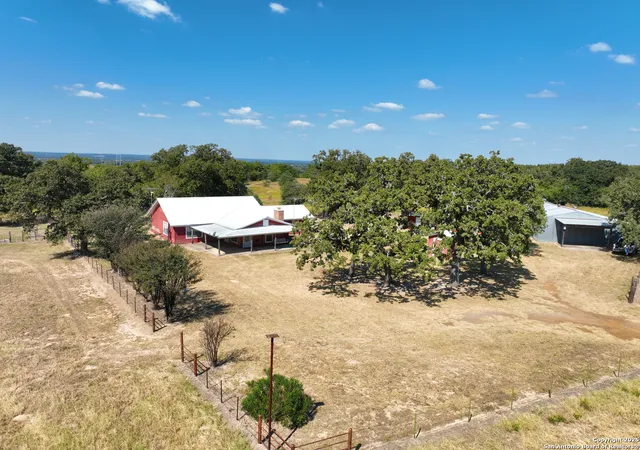 Photo 3 of Single family home for sale at 13712 Cr 469, Lampasas, TX 77871 | MLS# 1860270 | Listing updated on 2025-10-24