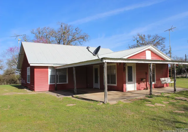 Photo 4 of Single family home for sale at 13712 Cr 469, Lampasas, TX 77871 | MLS# 1860270 | Listing updated on 2025-10-24