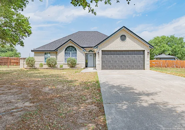 Photo 1 of Sale Pending at 433 Bear Gdns, La Vernia, TX 78121 | MLS# 1860296 | Listing updated on 2025-10-18