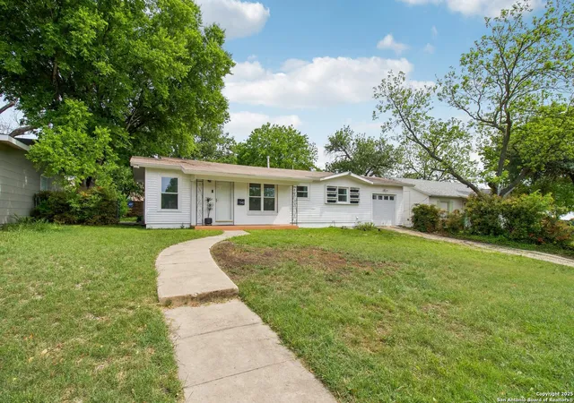 Photo 2 of Single family home for sale at 542 Williamsburg, San Antonio, TX 78201 | MLS# 1860331 | Listing updated on 2025-06-24
