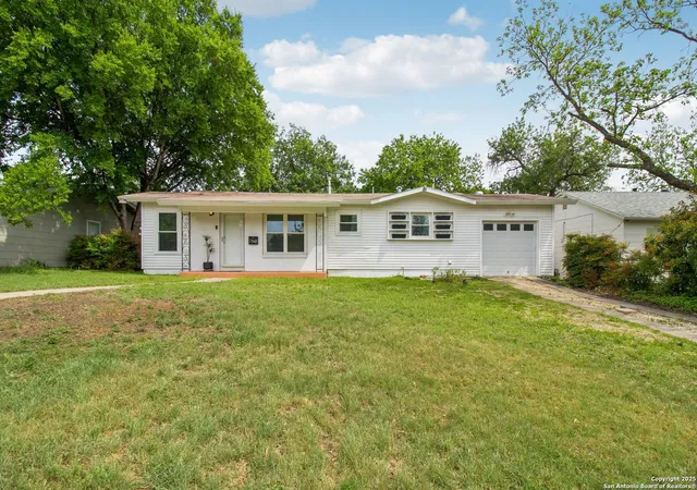 Photo 3 of Single family home for sale at 542 Williamsburg, San Antonio, TX 78201 | MLS# 1860331 | Listing updated on 2025-06-24