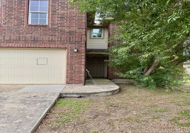 Photo 3 of Sale Pending at 814 Six Iron, San Antonio, TX 78221 | MLS# 1860359 | Listing updated on 2026-03-02