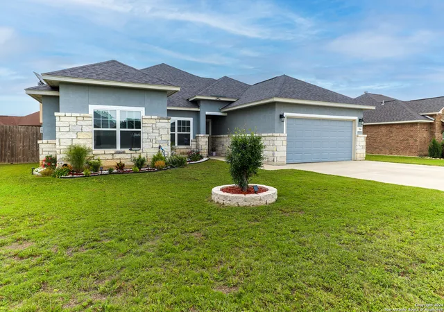 4th image of 104 Fairway Dr, Floresville, TX 78114 | MLS# 1860468