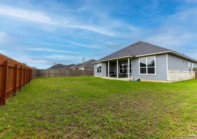 3rd image of 104 Fairway Dr, Floresville, TX 78114 | MLS# 1860468