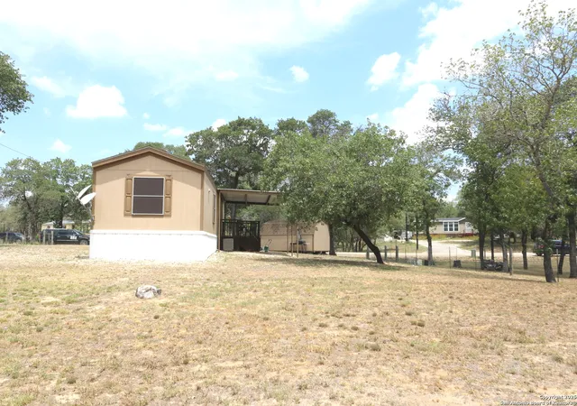 Photo 3 of Manufactured home for sale at 337 Lost Springs, Floresville, TX 78114 | MLS# 1860589 | Listing updated on 2025-10-01