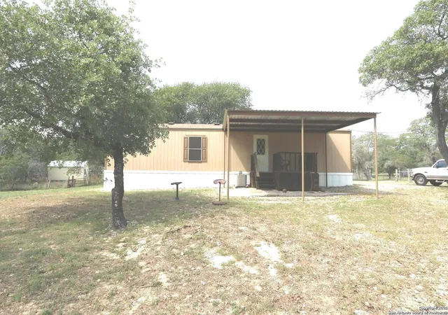 Photo 4 of Manufactured home for sale at 337 Lost Springs, Floresville, TX 78114 | MLS# 1860589 | Listing updated on 2025-10-01