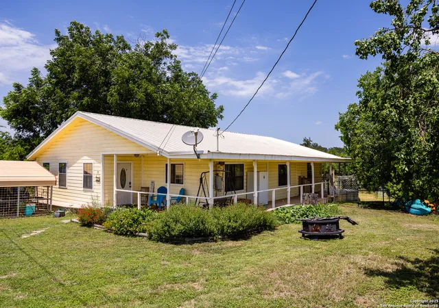 Photo 3 of Single family home for sale at 904 State Hwy 173, Bandera, TX 78003 | MLS# 1860680 | Listing updated on 2026-09-25