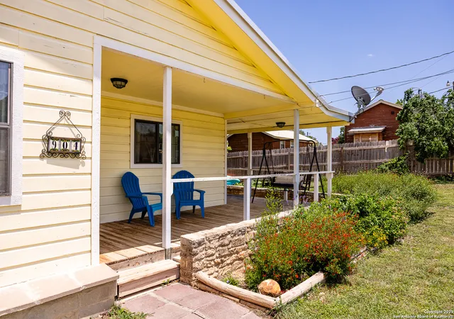 Photo 4 of Single family home for sale at 904 State Hwy 173, Bandera, TX 78003 | MLS# 1860680 | Listing updated on 2026-09-25