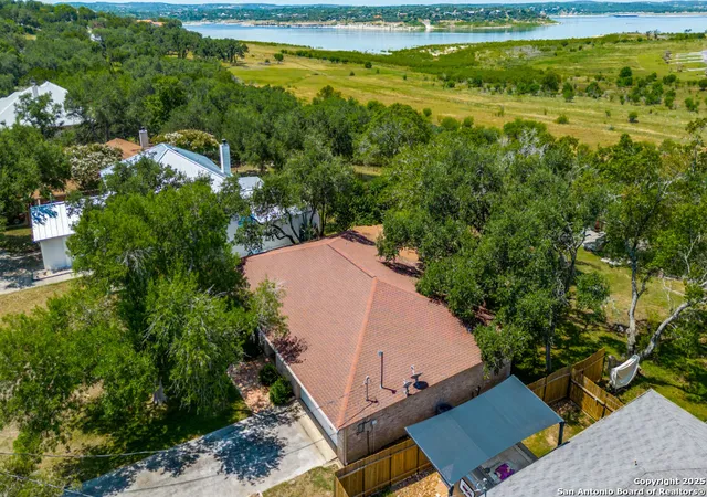 Photo 1 of Single family home for sale at 620 Lake Island Dr, Canyon Lake, TX 78133 | MLS# 1860785 | Listing updated on 2026-07-11
