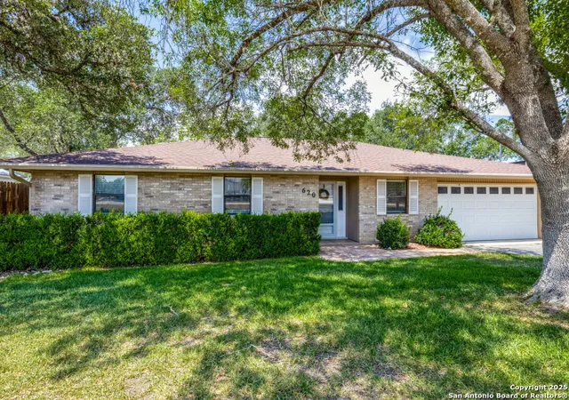 Photo 1 of Single family home for sale at 620 Lake Island Dr, Canyon Lake, TX 78133 | MLS# 1860785 | Listing updated on 2026-07-11