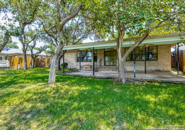 Photo 4 of Single family home for sale at 620 Lake Island Dr, Canyon Lake, TX 78133 | MLS# 1860785 | Listing updated on 2026-07-11