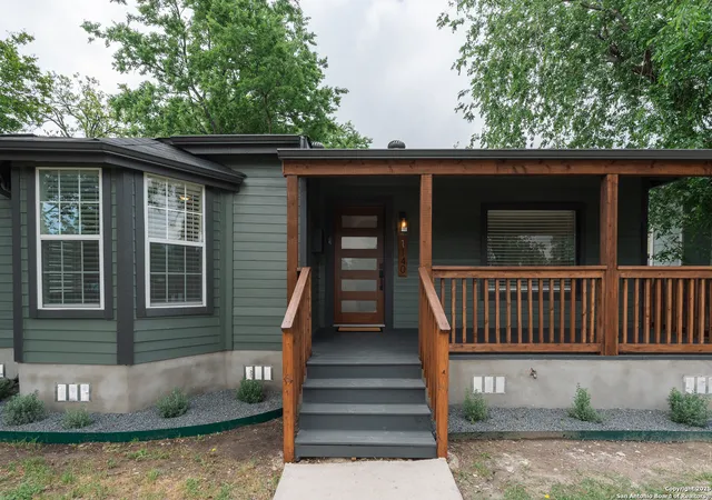 Photo 1 of Sale Pending at 1140 W Agarita Ave, San Antonio, TX 78201 | MLS# 1860814 | Listing updated on 2025-10-03