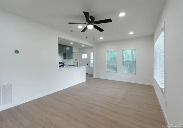 Photo 2 of Sale Pending at 1140 W Agarita Ave, San Antonio, TX 78201 | MLS# 1860814 | Listing updated on 2025-10-03