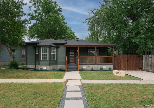 Photo 4 of Sale Pending at 1140 W Agarita Ave, San Antonio, TX 78201 | MLS# 1860814 | Listing updated on 2025-10-03