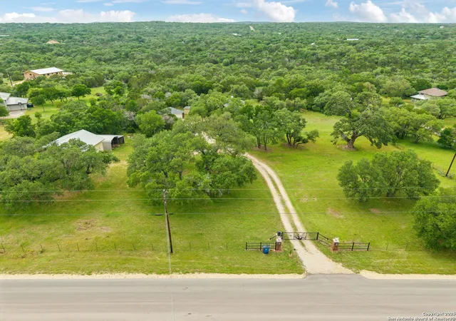 Photo 2 of Single family home for sale at 154 Elk Rdg, Canyon Lake, TX 78133 | MLS# 1861029 | Listing updated on 2025-08-28