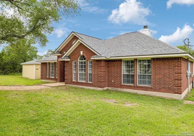 Photo 3 of Single family home for sale at 154 Elk Rdg, Canyon Lake, TX 78133 | MLS# 1861029 | Listing updated on 2025-08-28