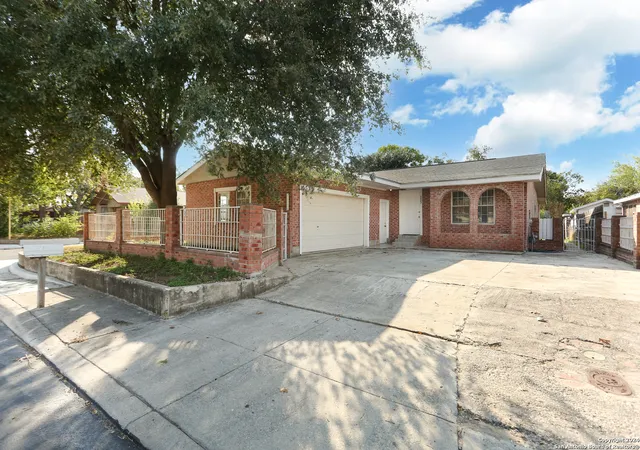 Photo 3 of Sale Pending at 2623 Irwin, San Antonio, TX 78222 | MLS# 1861030 | Listing updated on 2025-07-31