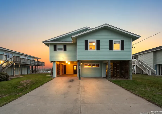 Photo 3 of Sale Pending at 672 Copano Ridge Rd, Rockport, TX 78382 | MLS# 1861064 | Listing updated on 2025-10-08
