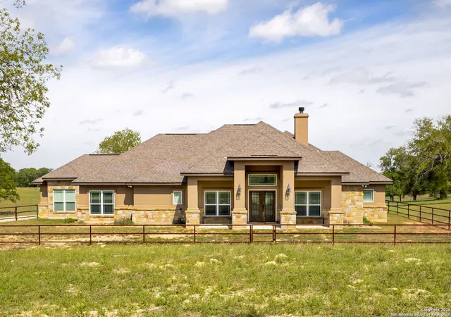 2nd image of 494 Flash Circle, Luling, TX 78648 | MLS# 1861239