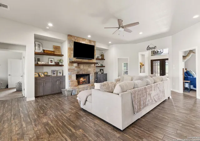 5th image of 494 Flash Circle, Luling, TX 78648 | MLS# 1861239