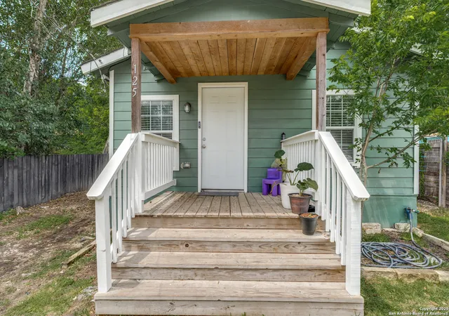 Photo 2 of Single family home for sale at 125 Magendie St, San Antonio, TX 78210 | MLS# 1861251 | Listing updated on 2026-02-05