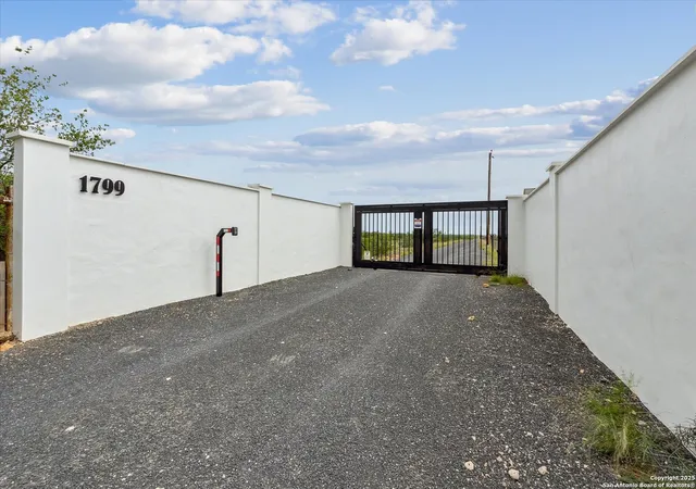 2nd image of 1799 County Road 651, Devine, TX 78016 | MLS# 1861389