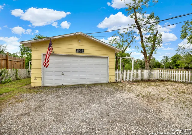 4th image of 1959 Gruene, New Braunfels, TX 78130 | MLS# 1861402
