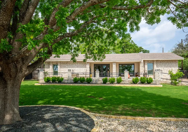 Photo 3 of Single family home for sale at 122 West Ln, Kerrville, TX 78028 | MLS# 1861430 | Listing updated on 2025-10-13