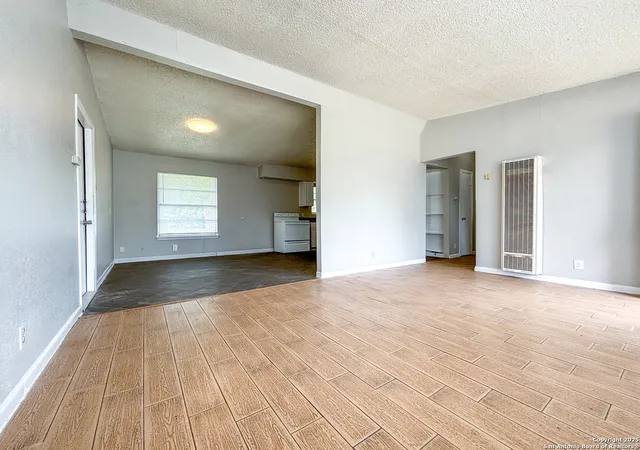 Photo 4 of Single family home for sale at 319 Hialeah, San Antonio, TX 78218 | MLS# 1861508 | Listing updated on 2025-05-06