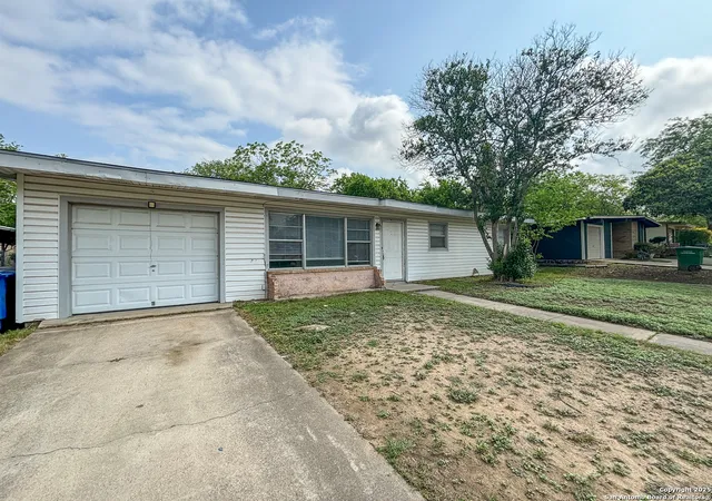 Photo 3 of Single family home for sale at 319 Hialeah, San Antonio, TX 78218 | MLS# 1861508 | Listing updated on 2025-05-06