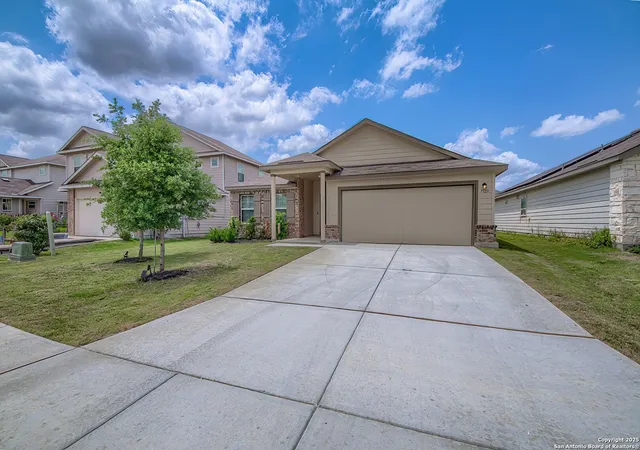 Photo 3 of Sale Pending at 7723 Coffee Ml St, San Antonio, TX 78252 | MLS# 1861562 | Listing updated on 2025-08-29