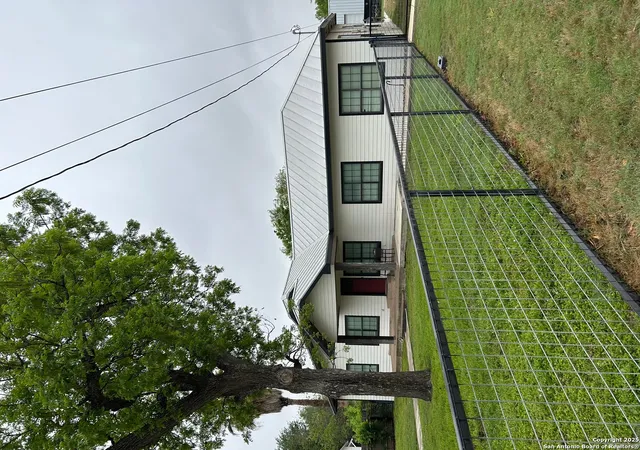 4th image of 715 N High St, Uvalde, TX 78801 | MLS# 1861598
