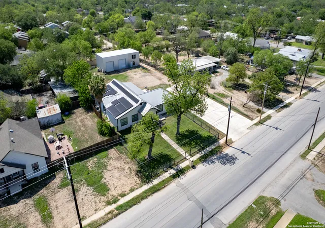 15th image of 715 N High St, Uvalde, TX 78801 | MLS# 1861598