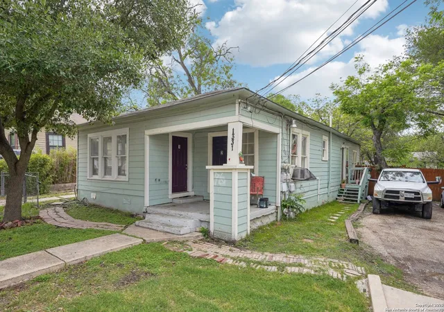 Photo 2 of Sale Pending at 1331 Avant, San Antonio, TX 78210 | MLS# 1861950 | Listing updated on 2025-09-02