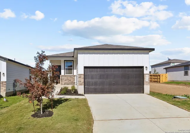 Photo 3 of Sale Pending at 2515 Dry Moss Way, San Antonio, TX 78224 | MLS# 1862048 | Listing updated on 2026-02-05