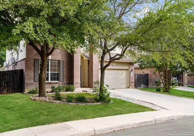 Photo 2 of Sale Pending at 7315 Carriage Ln, San Antonio, TX 78249 | MLS# 1862137 | Listing updated on 2025-11-03