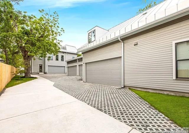 Photo 1 of Multi family home for sale at 808 E Carson St, San Antonio, TX 78208 | MLS# 1862168 | Listing updated on 2025-05-10
