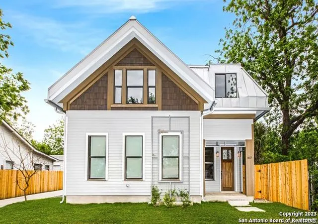 Photo 3 of Multi family home for sale at 808 E Carson St, San Antonio, TX 78208 | MLS# 1862168 | Listing updated on 2025-05-10