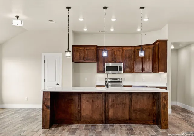 Photo 4 of Single family home for sale at 1239 Hallmark, Canyon Lake, TX 78133 | MLS# 1862189 | Listing updated on 2025-05-10