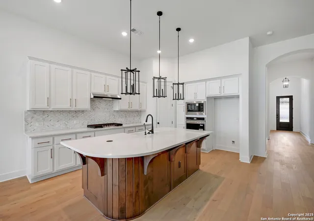 Photo 4 of Sale Pending at 5733 Huron, New Braunfels, TX 78130 | MLS# 1862228 | Listing updated on 2025-09-08