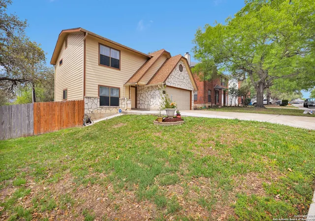Photo 4 of Single family home for sale at 10311 Arbor Bluff, San Antonio, TX 78240 | MLS# 1862316 | Listing updated on 2025-09-12