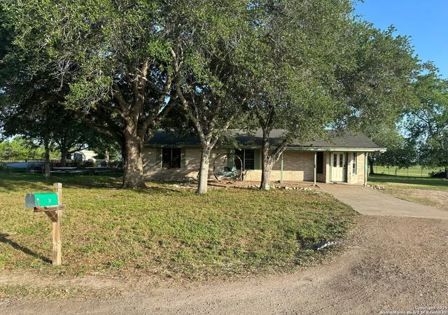 5th image of 2802 Comanche Dr, Beeville, TX 78102 | MLS# 1862328