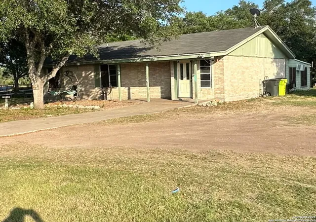 2nd image of 2802 Comanche Dr, Beeville, TX 78102 | MLS# 1862328